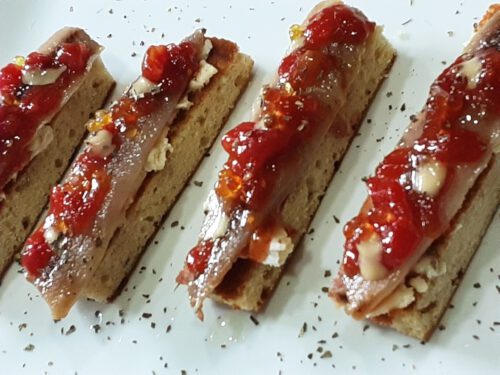 Sugerencia para las sardinas ahumadas , para la cuña de queso y pa el tomate de pera confitado