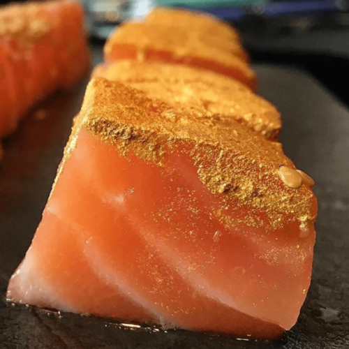 salmón bañado en oro