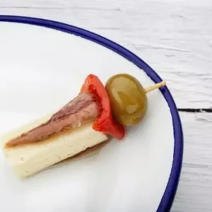 Pincho de queso con anchoa