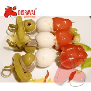 Gildas de huevo codorniz, pimiento, tomate cherry con queso, piparra y aceituna manzanilla