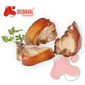 Trozos de cochinillo joven para freír. Crujiente por fuera y jugoso por dentro. Bolsa 350 g. Producto en frío.