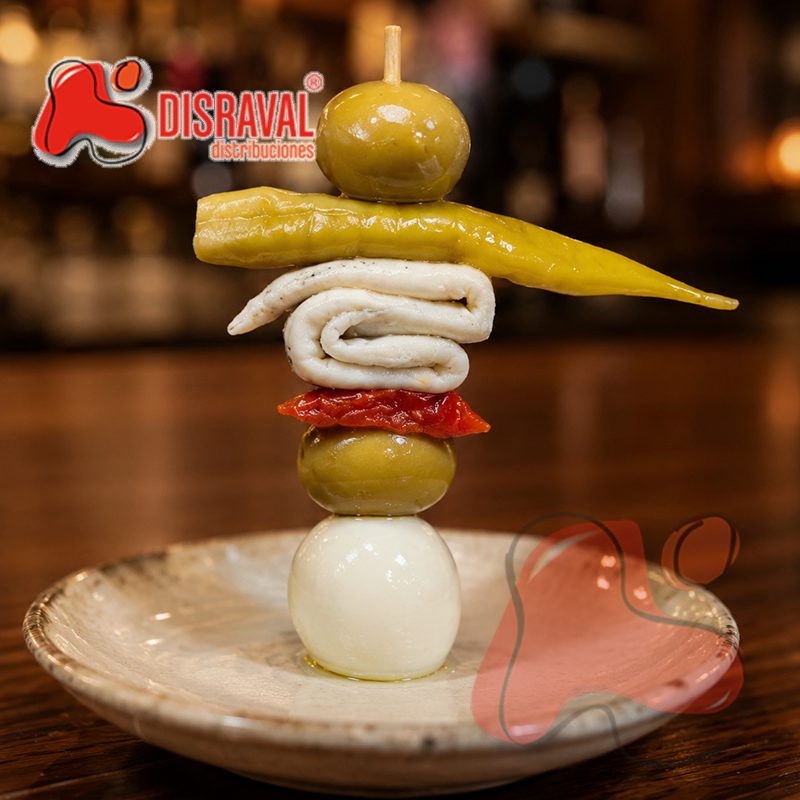 Gildas Disraval con huevo, boquerón, aceituna, piparra y pimiento - Imagen 2